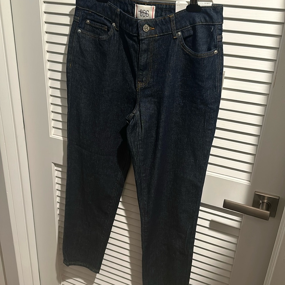 NWT BDG Mid Rise Skinny Blue Jeans with five pockets. Size 28